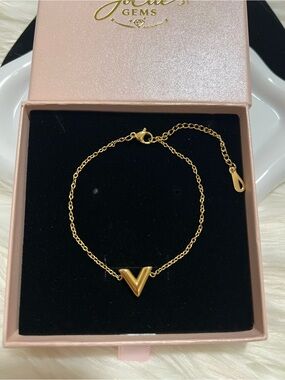 18K Gold Plated Stainless Steel V-Accent Chain Bracelet - NWT